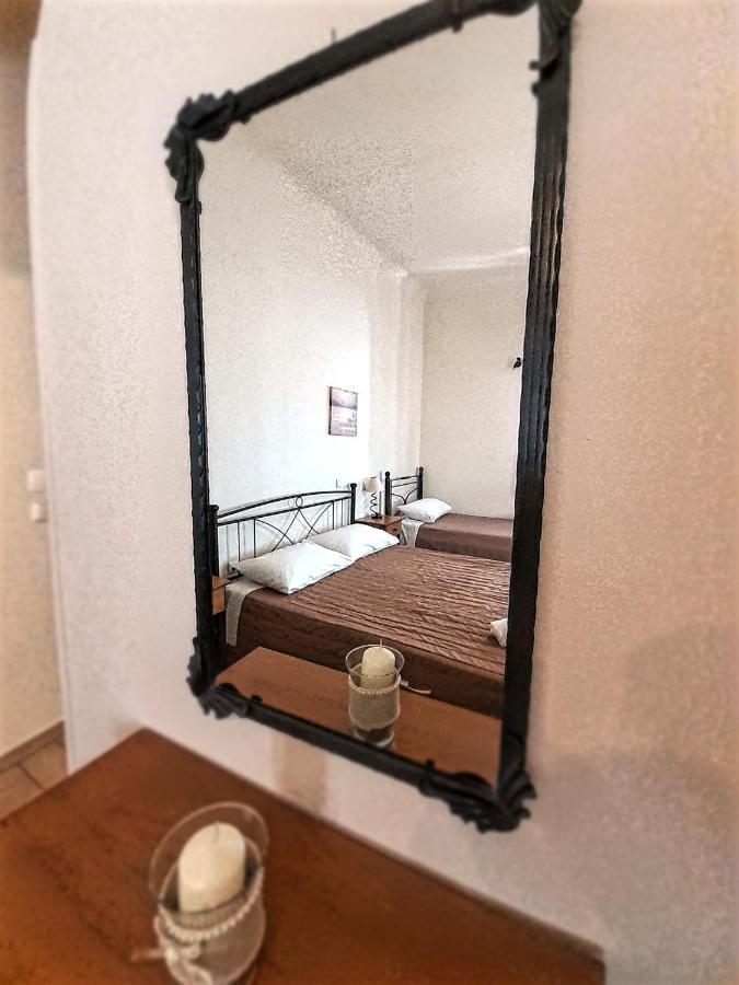Central 9 Rooms Ermoupoli Bagian luar foto