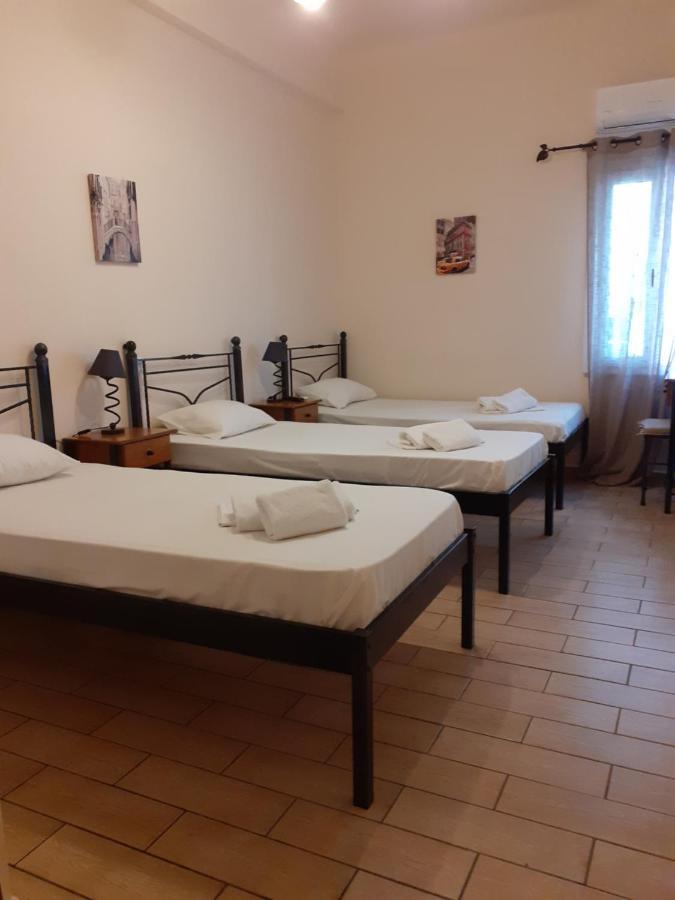 Central 9 Rooms Ermoupoli Bagian luar foto