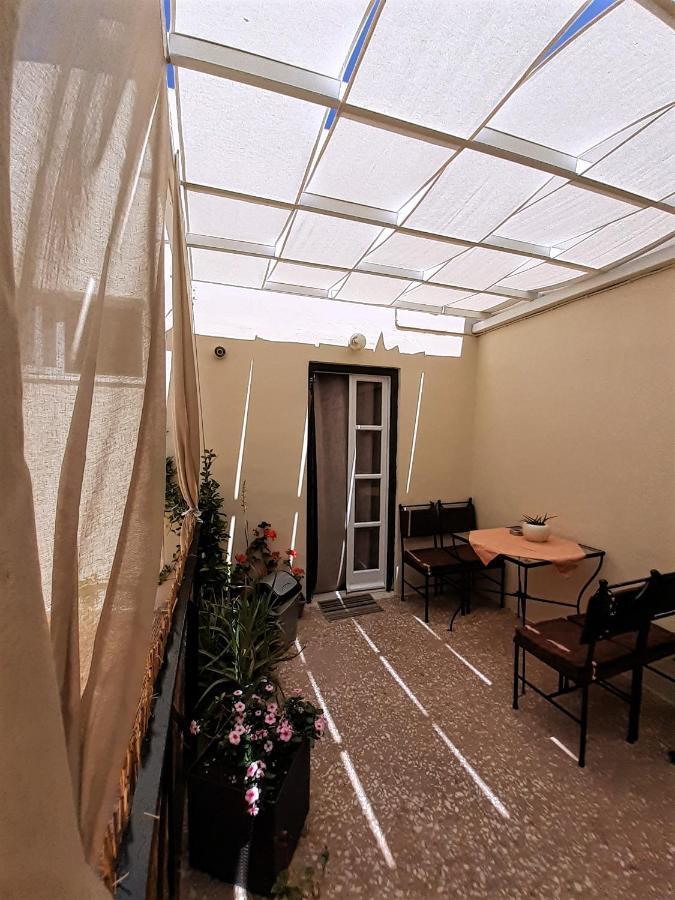 Central 9 Rooms Ermoupoli Bagian luar foto