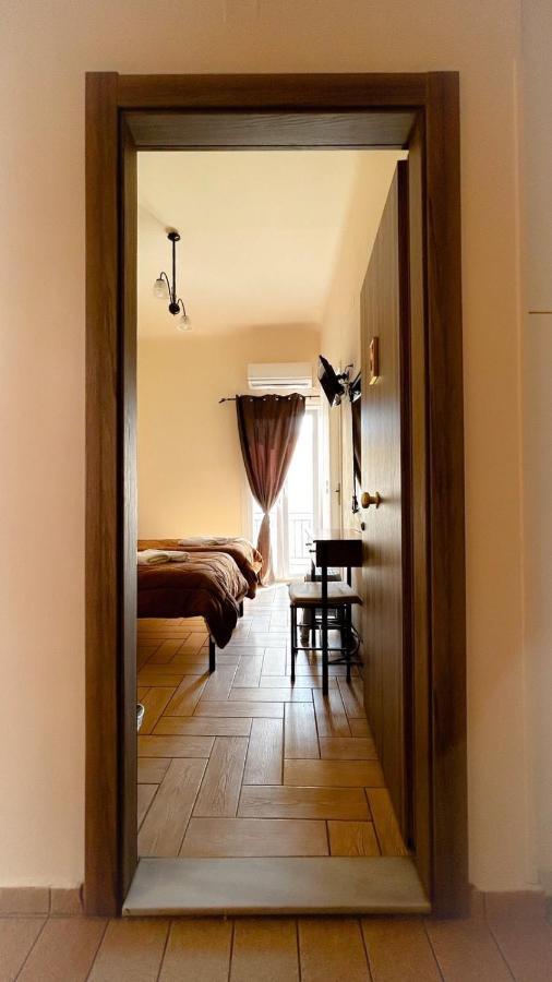 Central 9 Rooms Ermoupoli Bagian luar foto
