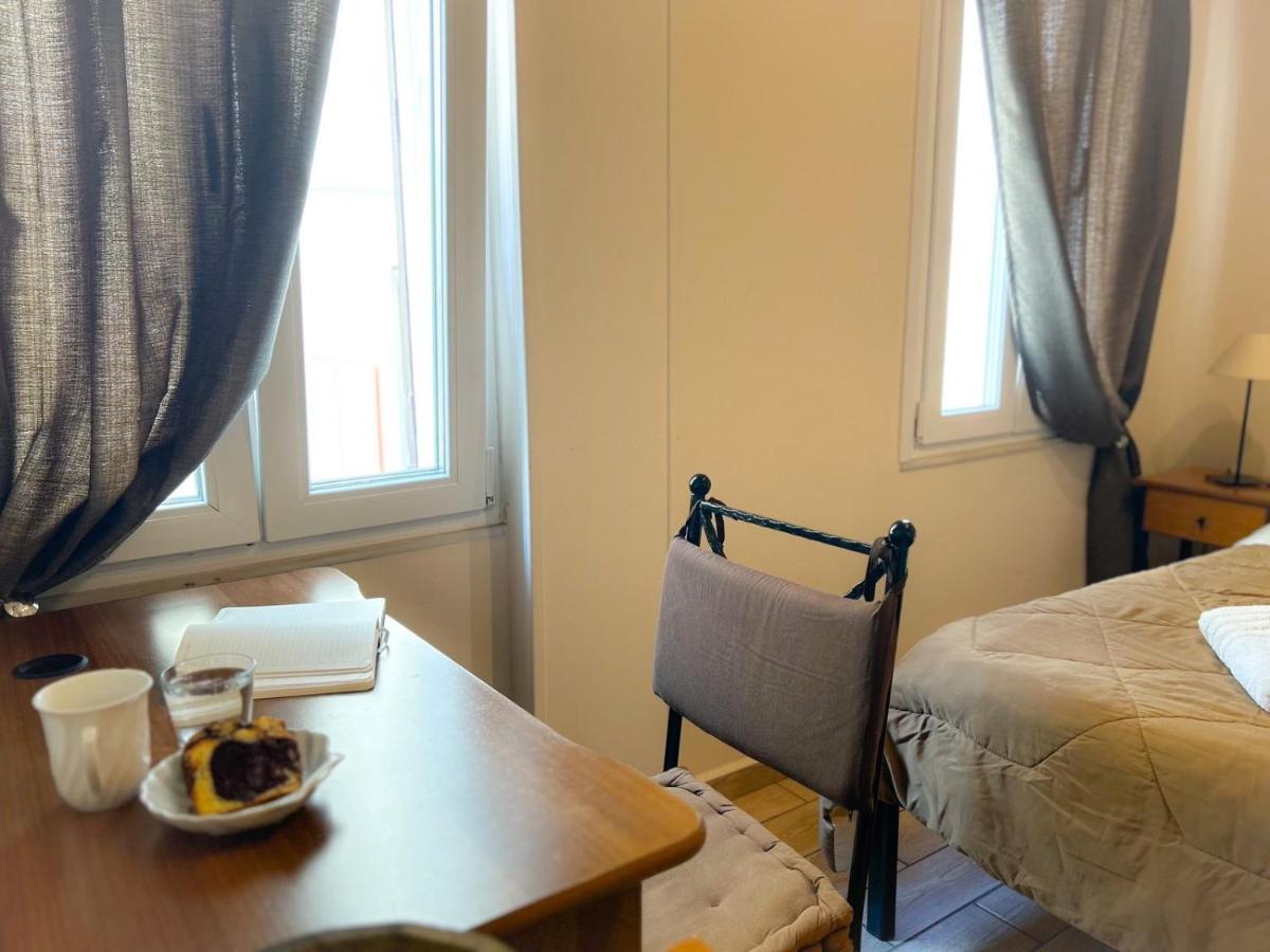 Central 9 Rooms Ermoupoli Bagian luar foto