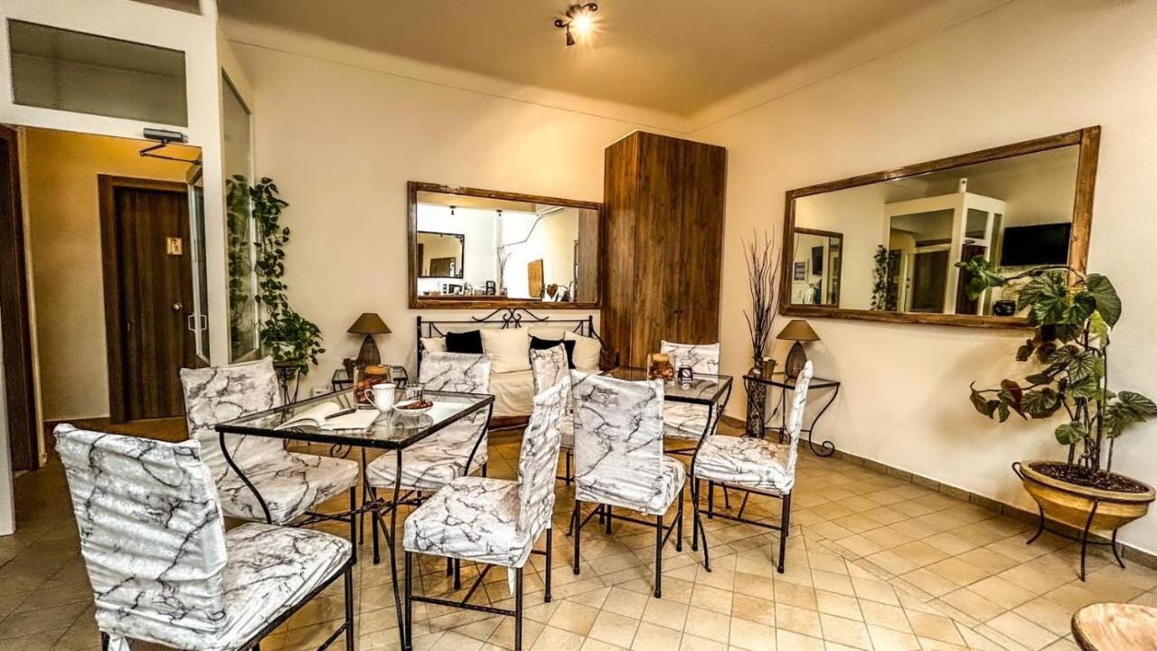 Central 9 Rooms Ermoupoli Bagian luar foto
