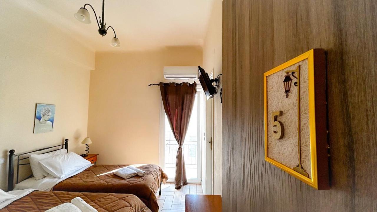 Central 9 Rooms Ermoupoli Bagian luar foto