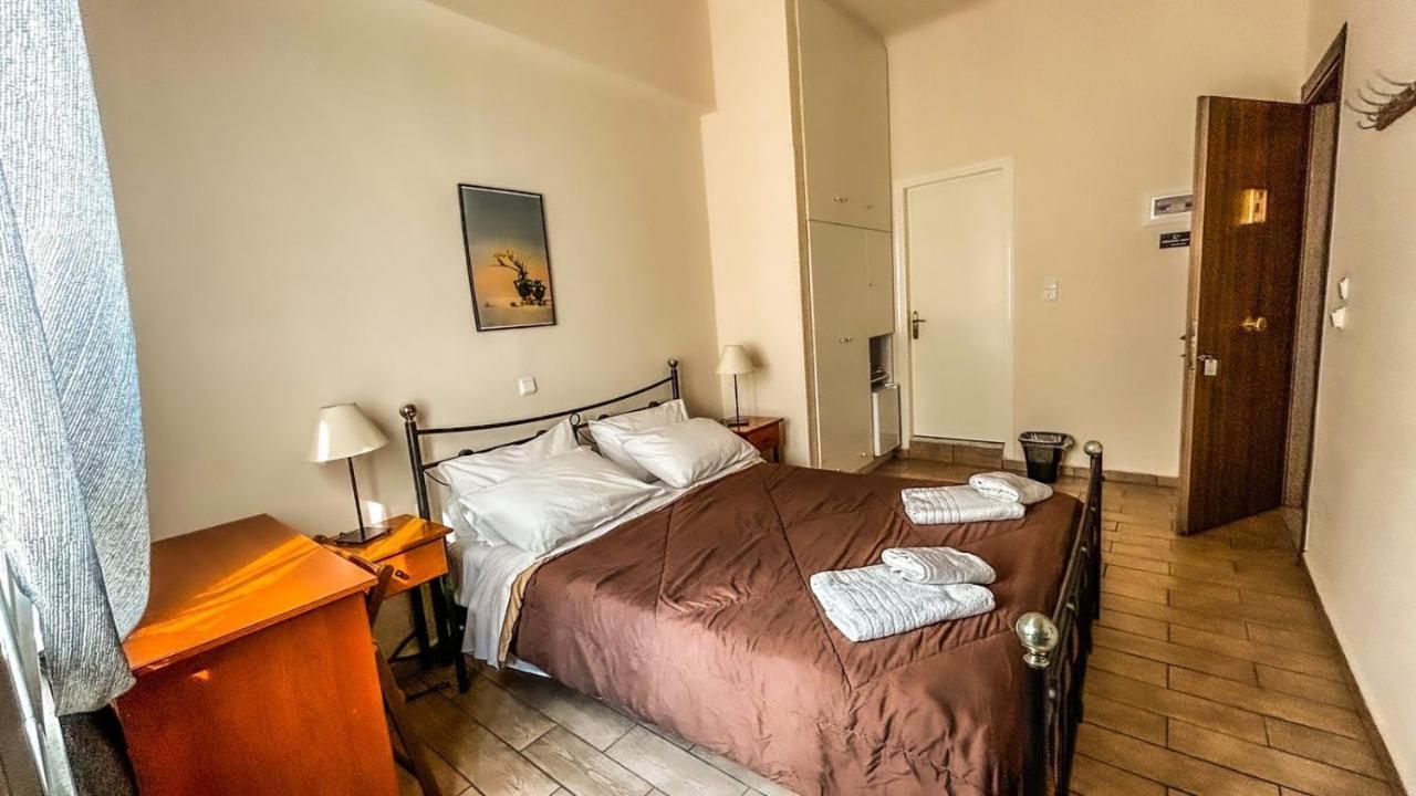 Central 9 Rooms Ermoupoli Bagian luar foto