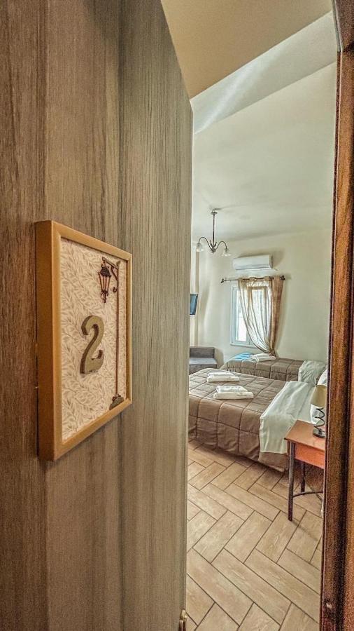 Central 9 Rooms Ermoupoli Bagian luar foto
