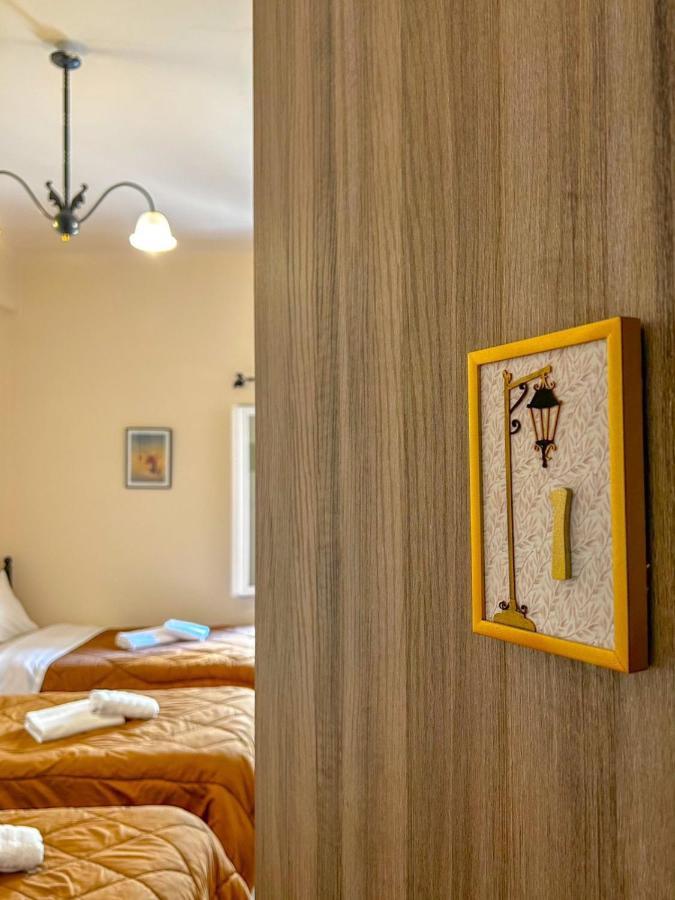 Central 9 Rooms Ermoupoli Bagian luar foto