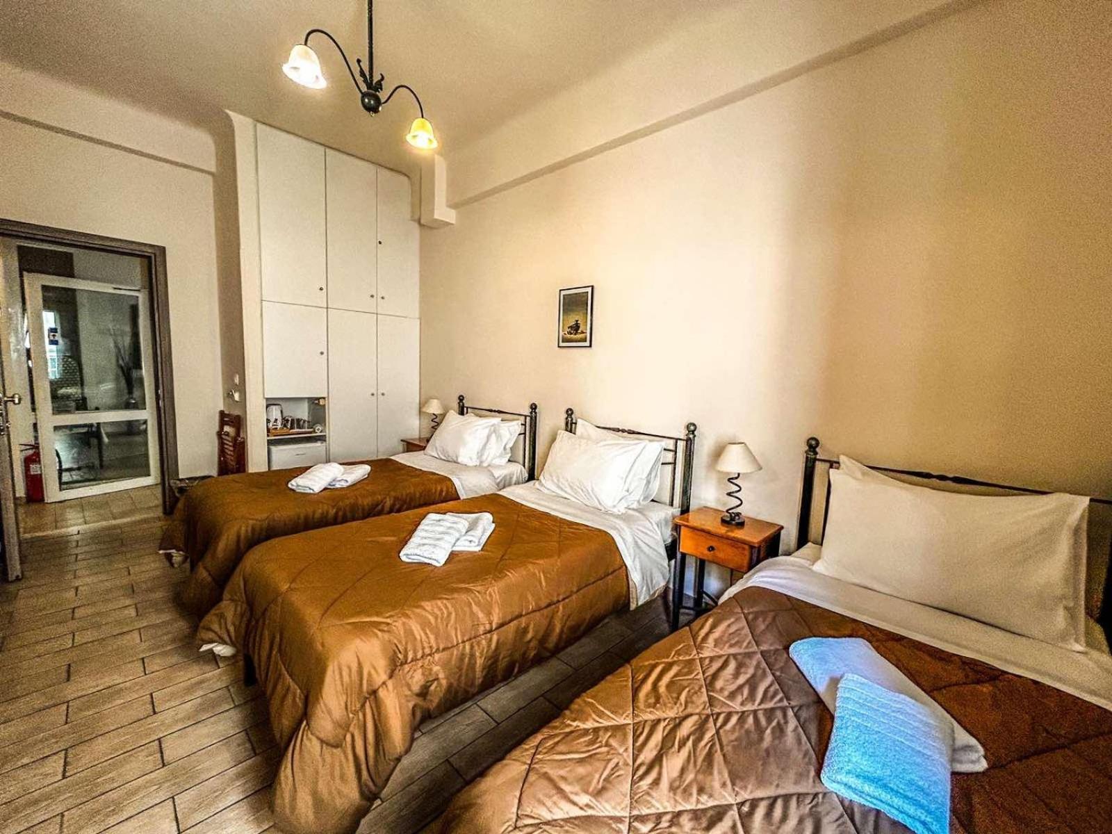 Central 9 Rooms Ermoupoli Ruang foto