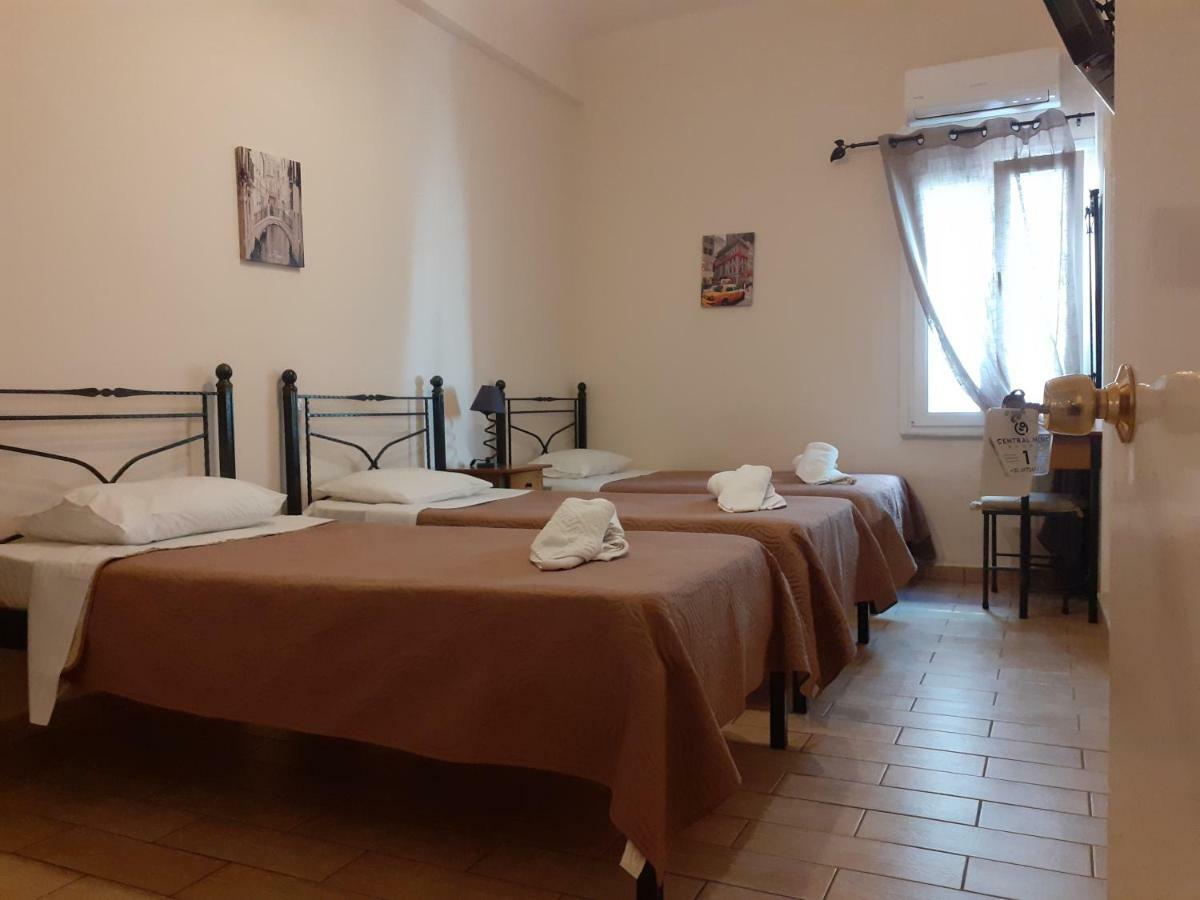 Central 9 Rooms Ermoupoli Bagian luar foto
